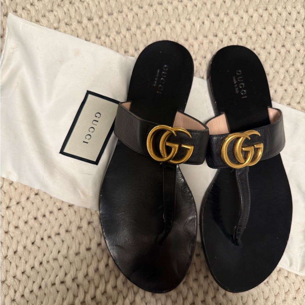 Gucci Women's Black Sandals with Gold Logo